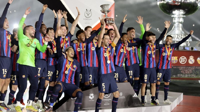 Câu lạc bộ bóng đá Barcelona, gã khổng lồ tìm lại vinh quang