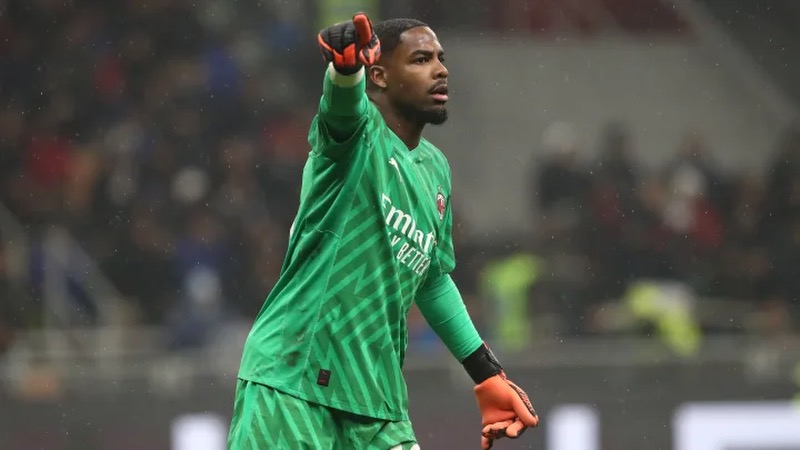 Thủ môn Mike Maignan - Hàng thải PSG đến ngôi sao số 1 trong khung thành Pháp