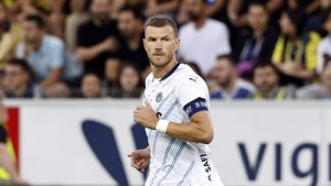 Cầu thủ Edin Dzeko - Gã chiến binh vượt qua bom đạn, mất mát