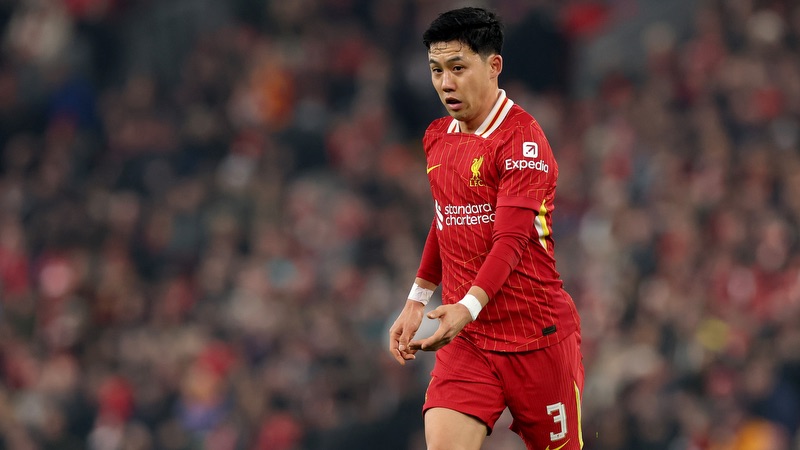 Cầu thủ Wataru Endo - Đại diện cho sức mạnh của bóng đá Nhật Bản